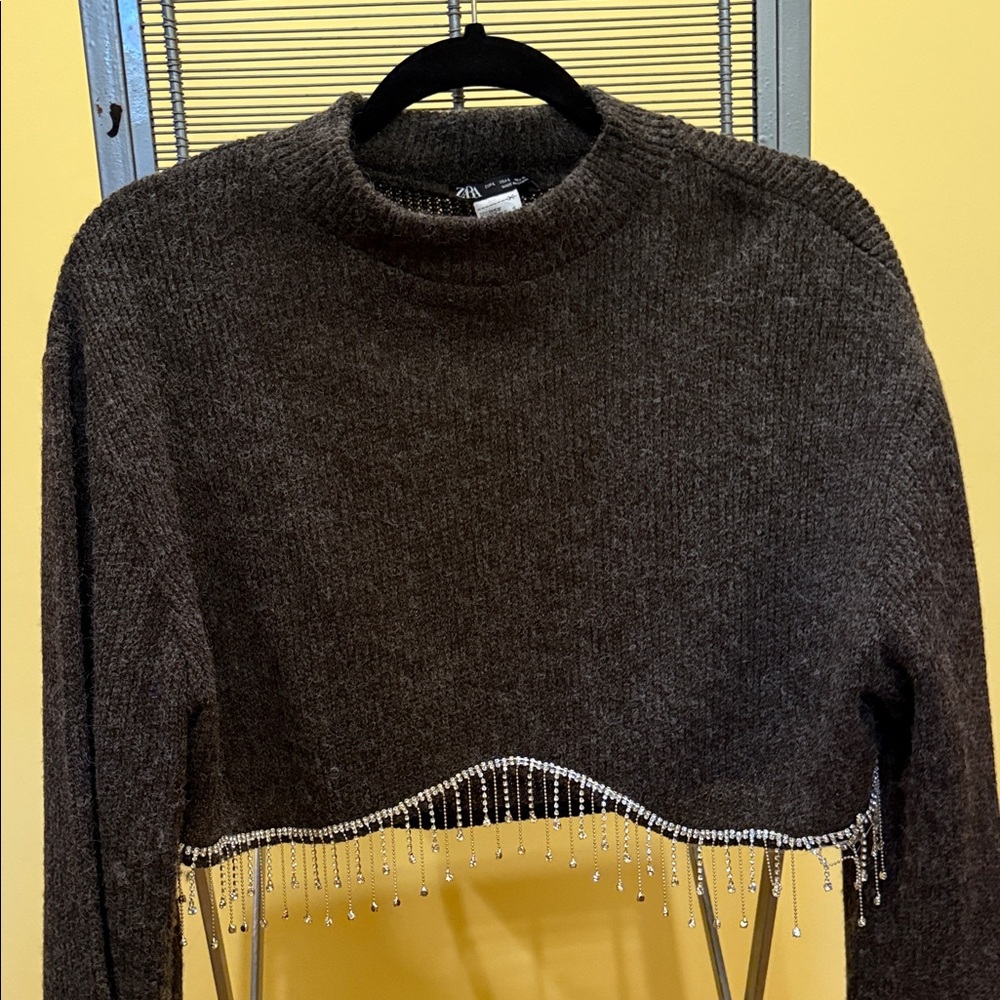 Long sleeves grey Cropped Sweater with Beaded Hem
